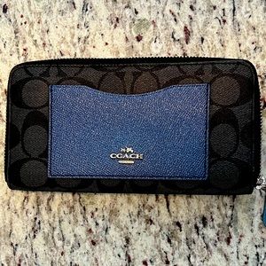 Coach Accordion Zip Wallet Blue with front Pocket